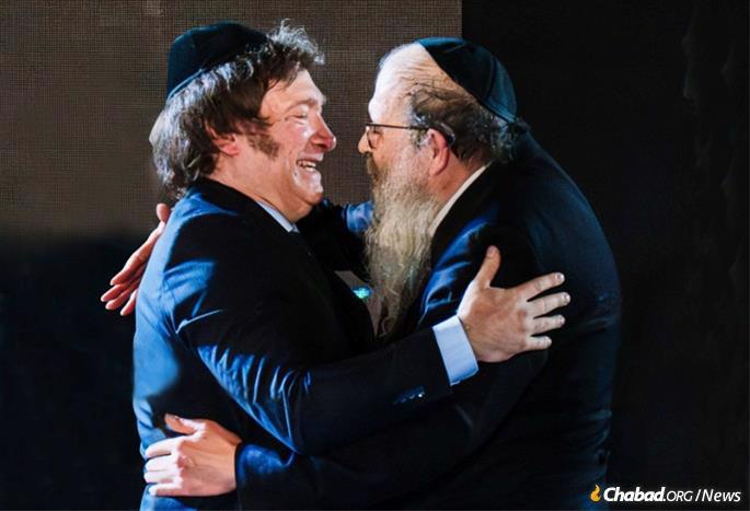 Milei with Rabbi Tzvi Grublatt, director of Chabad Lubavitch of Argentina - Photo: Chabad of Argentina
