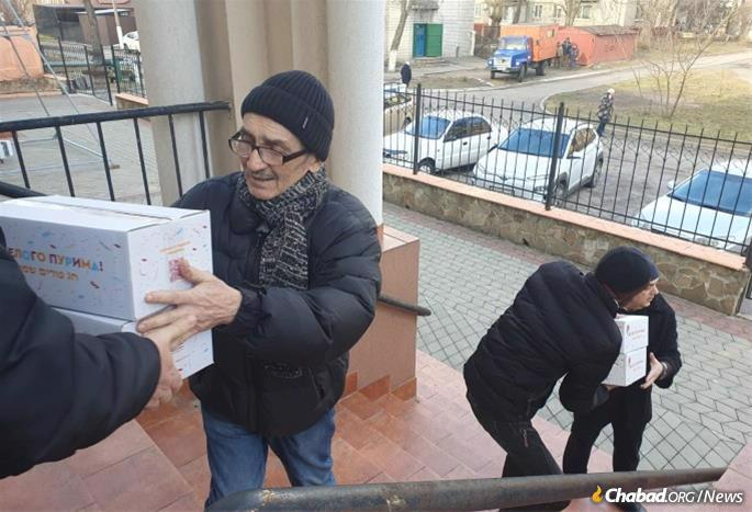 Volunteers at Chabad-Lubavitch of Kremenchuk—a city in central Ukraine steeped in Chabad Chassidic history—deliver Purim supplies for distribution.