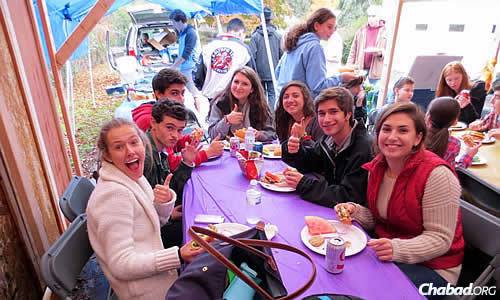 Students enjoy lunch during Sukkot.