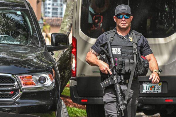 A member of the Secret Service is seen in front of the home of former President Donald Trump at Mar-A-Lago in Palm Beach, Fla., on August 9, 2022. (Giorgio Viera/AFP via Getty Images)