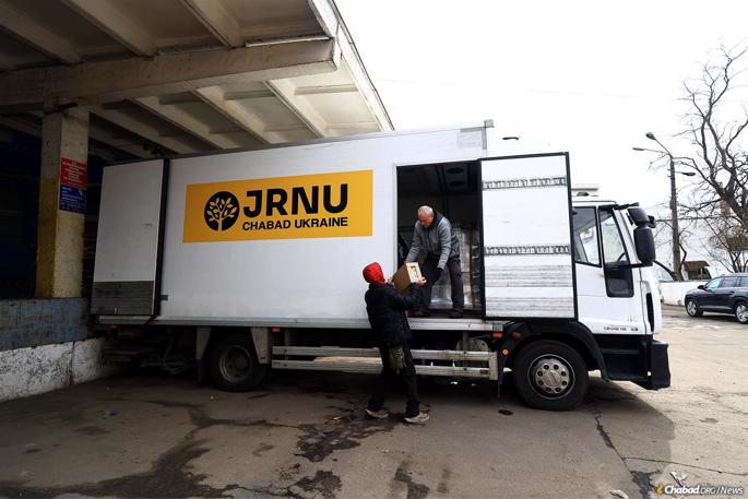 More than 61 tons of matzah, 50,000 bottles of grape juice and nearly 20,000 food packages are being sent across Ukraine by JRNU. - JRNU