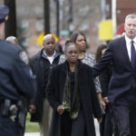 Backlash After de Blasio Threatens to Arrest Jews Who Gather in Large Groups