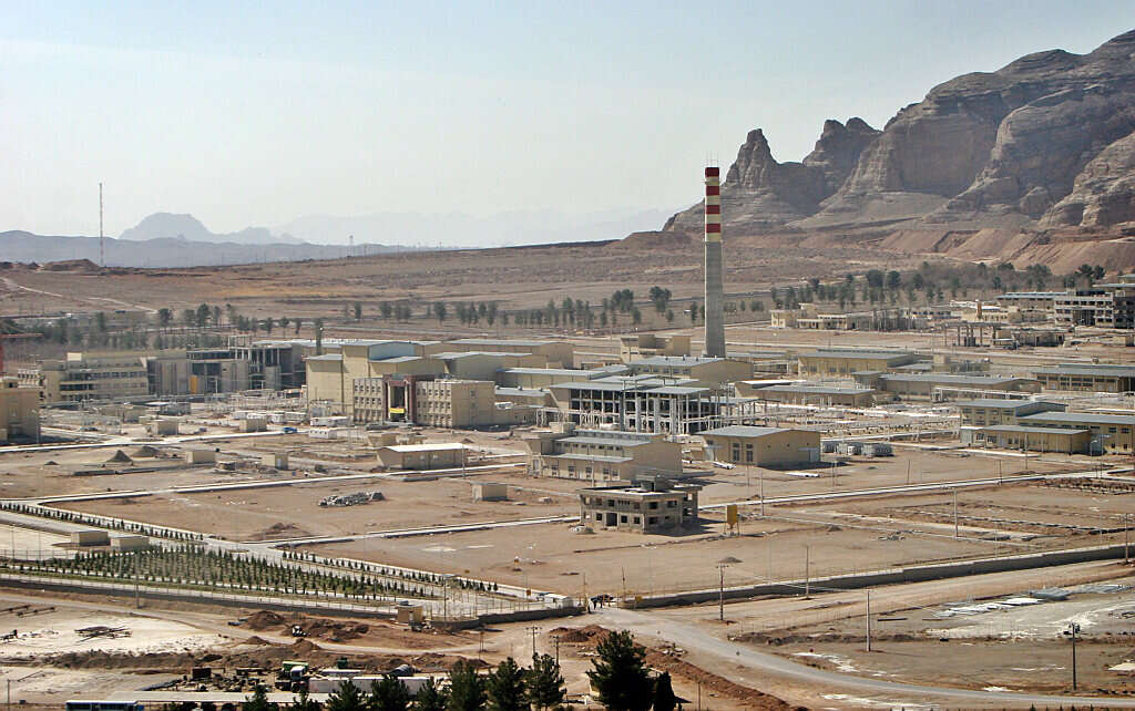 An uranium processing site in Isfahan, 340 km (211 miles) south of Tehran, March 30, 2005 (Reuters / Raheb Homavandi)Reuters / Raheb Homavandi