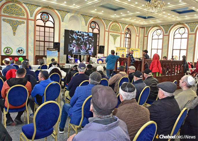 A Hakhel-year gathering at Chabad of Chernovitz drew men, women and children to synagogue, as tradition deems.