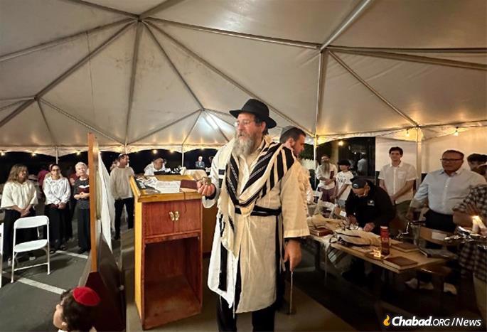 Rabbi Liebel Korf at the Havdalah ceremony following the conclusion of Yom Kippur.