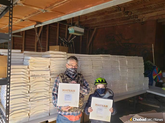 Matzah packing and distribution at Chabad of Olney, Md., is a community-wide effort. Some 1,000 households will receive shmurah matzah from Chabad in Olney. (Credit: Chabad of Olney)