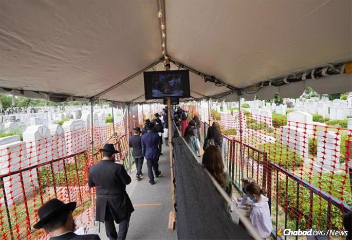 Men and women from around the world will be vising the Rebbe's resting place during the week surrouding the anniverary of passing. (File photo: Bentzi Sasson)