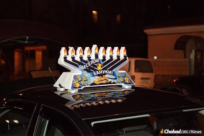 The menorah is a positive sign of Jewish pride in any language.