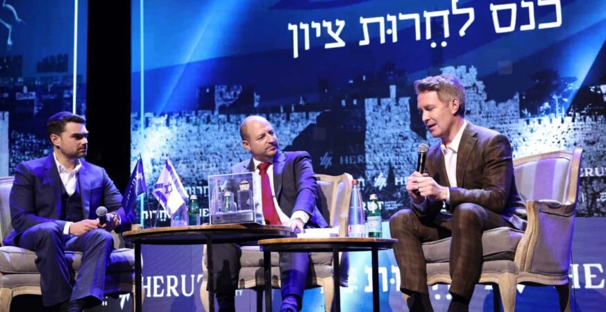 . to r. Ben Shapiro, Amiad Cohen, CEO of Herut Center for Israeli Liberty, and Douglas Murray at the Freedom of Zion Conference in Jerusalem, Nov. 19. 2024. Photo by Yaakov Nachumi/Herut Center.